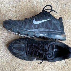 Black Nike Air Max